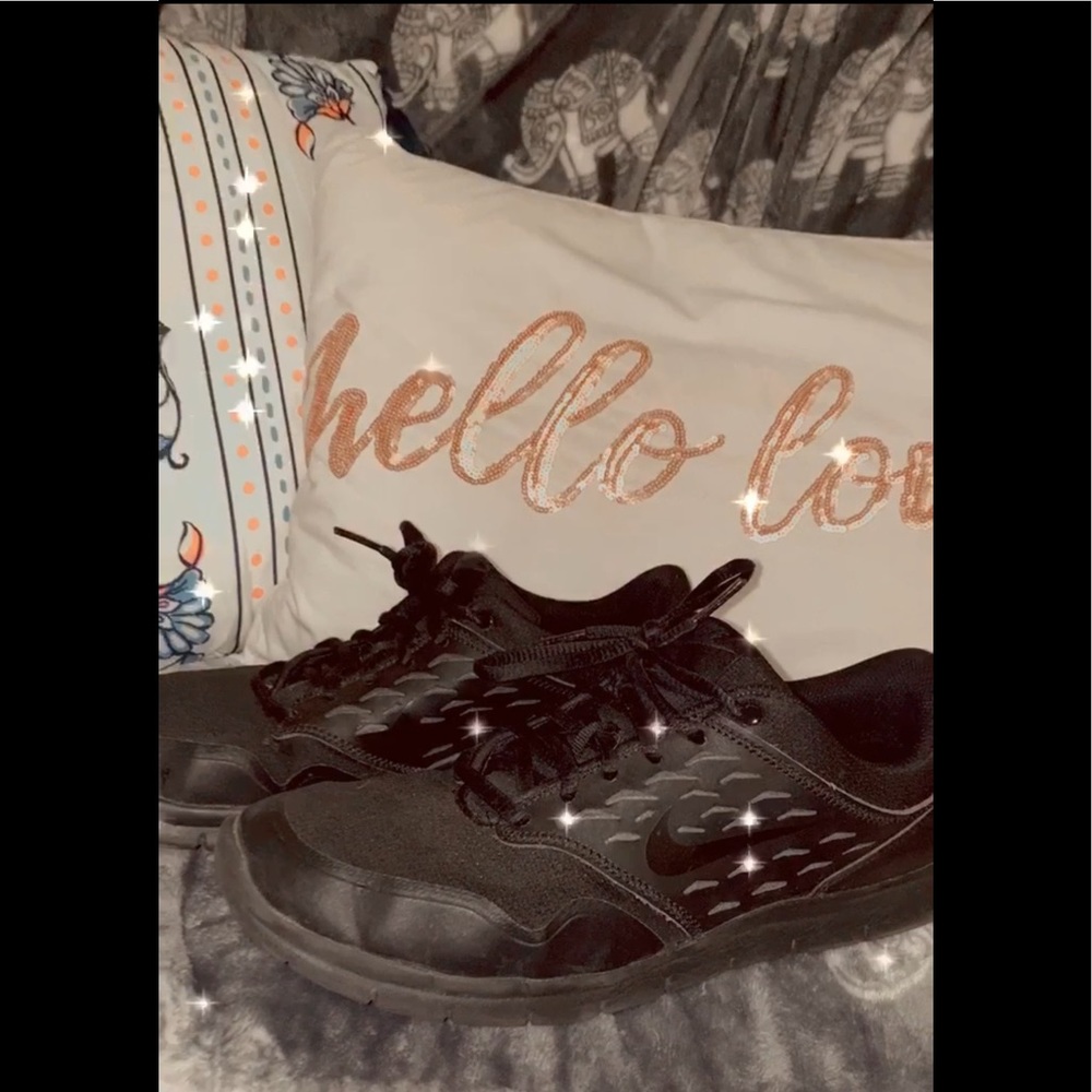 Black Nike Shoes
